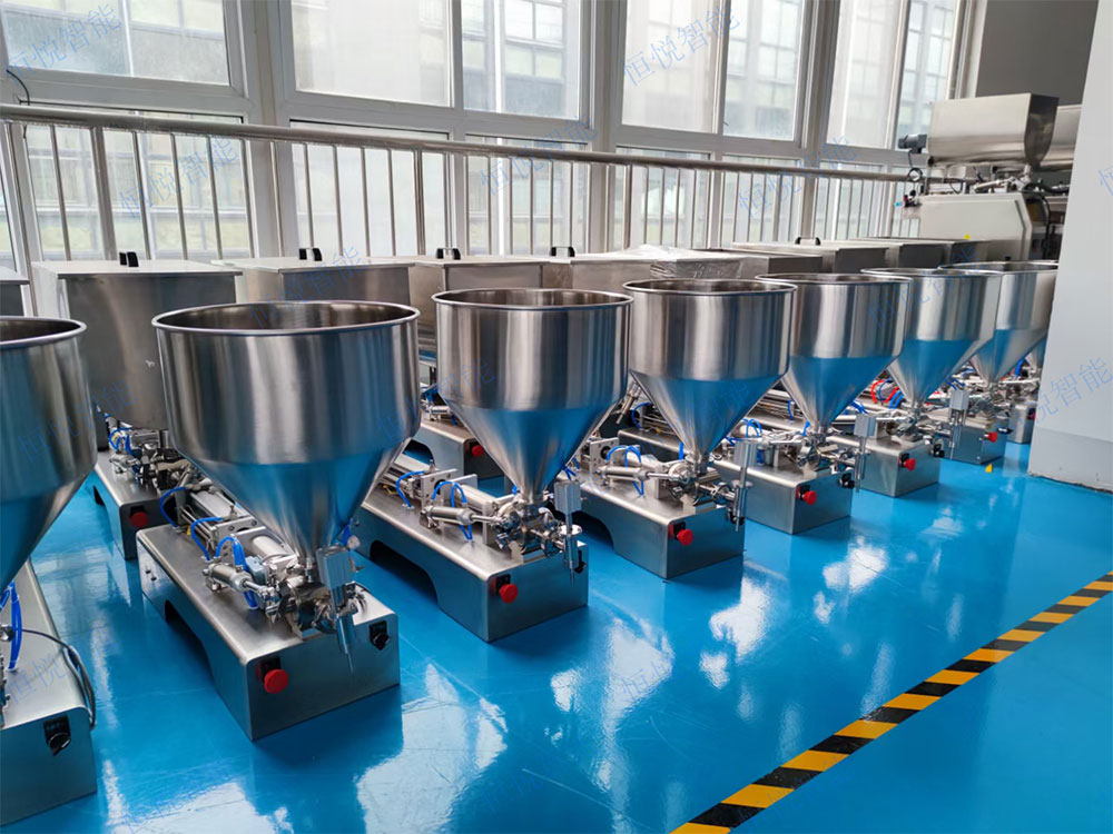 使用全自動(dòng)液體包裝機(jī) 使用全自動(dòng)液體包裝機(jī)